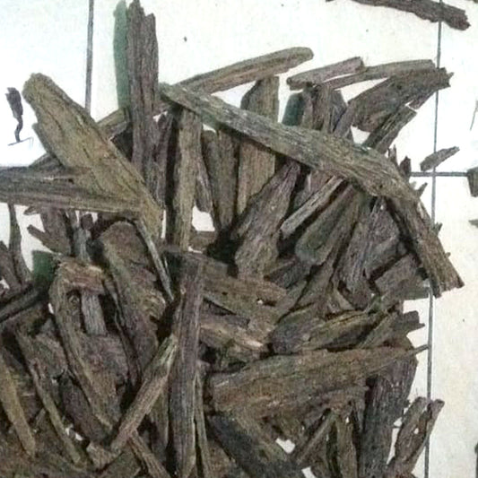 VIP Oud – Smooth & Elegant (1 Tola) (عُود فِي آي بِي – نَاعِم وَأَنِيق – ١ تولة)